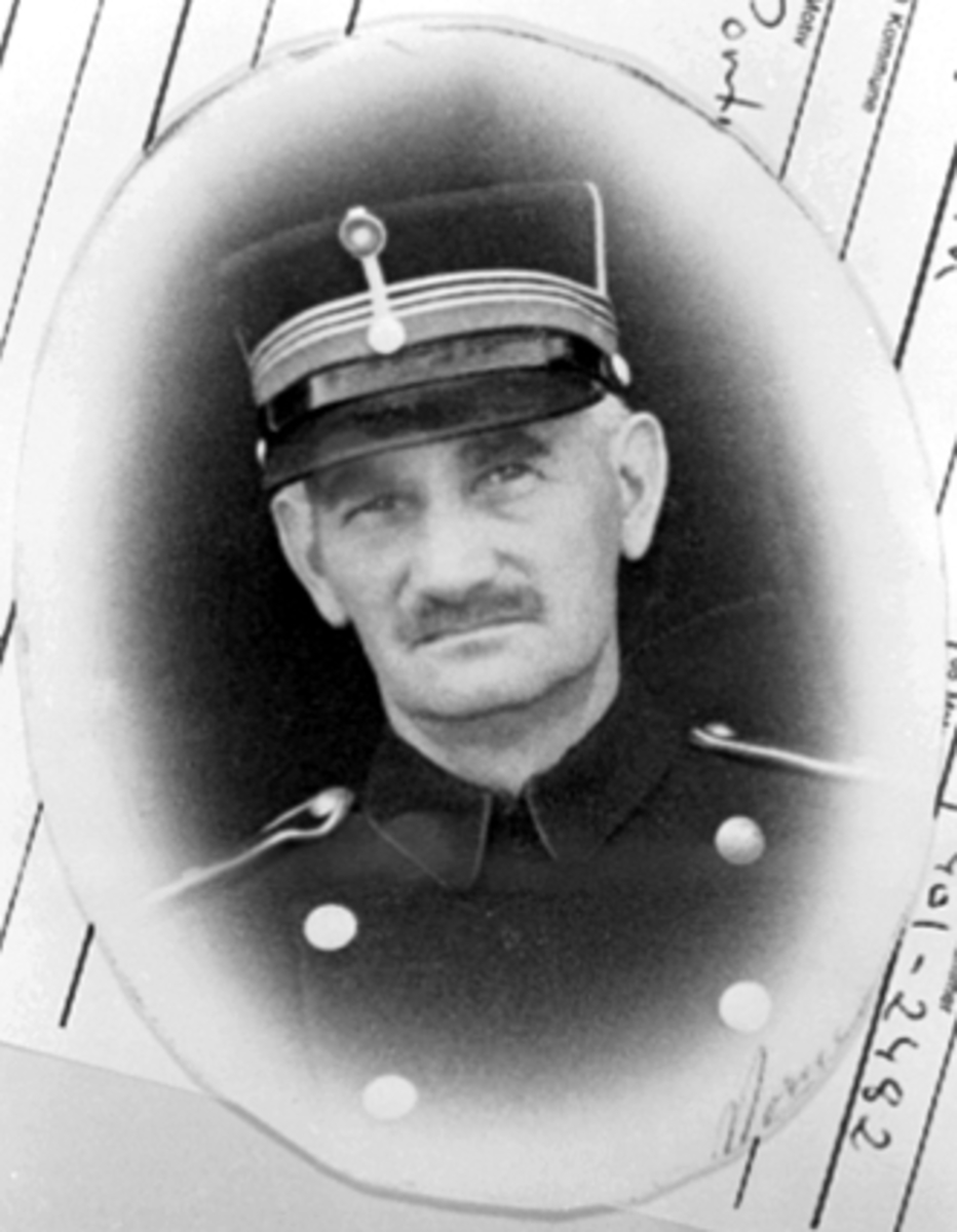 Anno Domkirkeodden, PORTRETT BRANNMESTER HARILDSTAD I UNIFORM