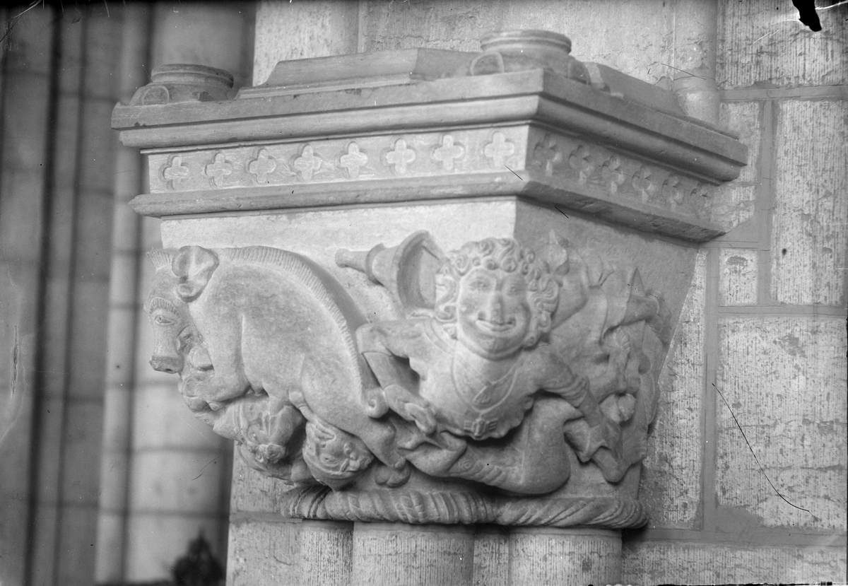 Henri Osti's Fotografiateliér, The Kragsten in Uppsala Cathedral, Uppsala before 1914