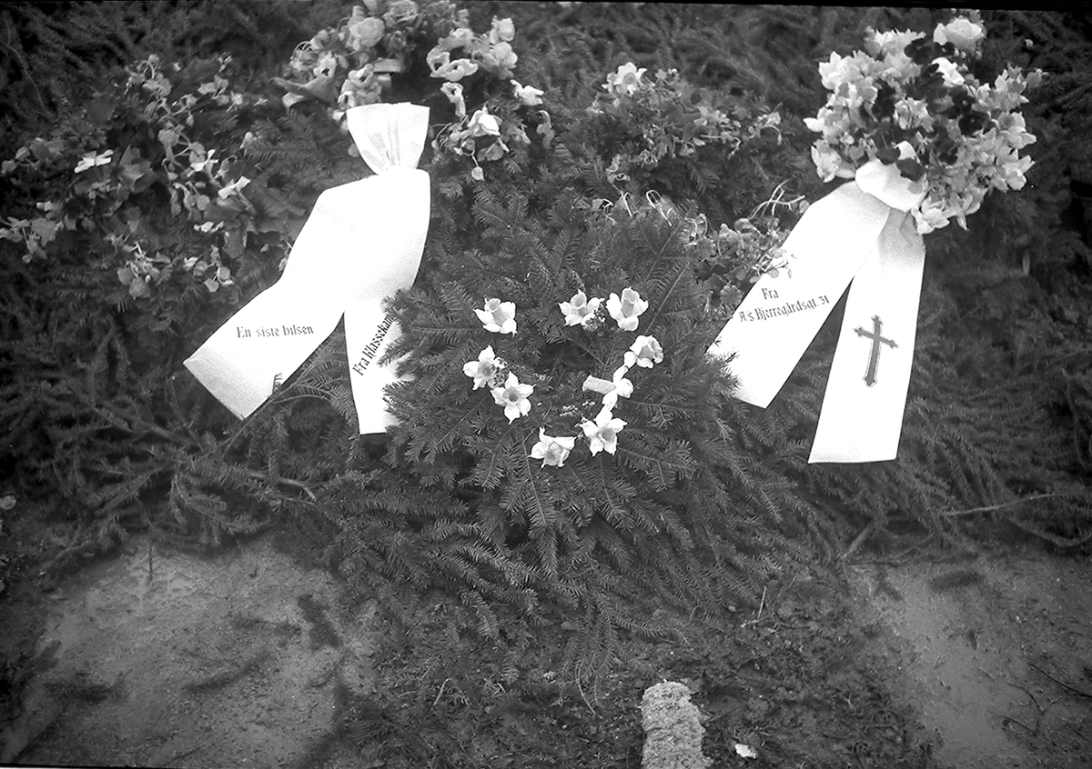 Anders Beer Wilse, Prot: protokoll finnes ikke Register: Tauland begravelse (Leica) 5/4-44