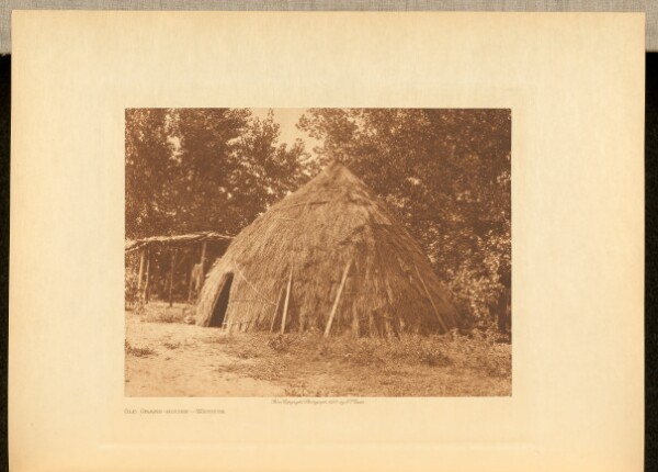 Edward S. Curtis, Old Grass-House - Wichita