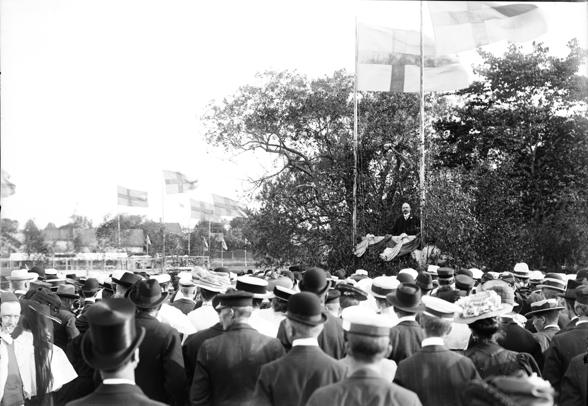Skötsner-Edhlund, The Swedish Youth Meeting in Lake Square, in the Speaker’s Chair Josef Ericsson, Östhammar, Uppland 1909