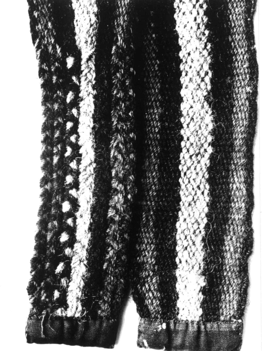 Anna Grostøl, Linde, teppe av ull vevd på båndvev ca. 1890. Bjelland, Marnardal, Vest-Agder 1940.
