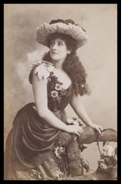 London Stereoscopic and Photographic Company, Guy Little Theatrical Photograph