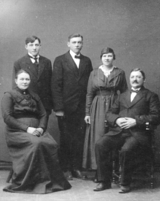 Anno Domkirkeodden, GRUPPE: 5, INGE LINDHOLT, HELGE LINDHOLT MED BARNA: POLMAR LINDHOLT, PEDER LINDHOLT, INGEBORG LINDHOLT, LINDHOLT