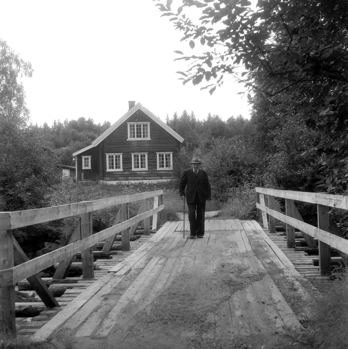 Adolf Skjegstad, Kristian Olsen Skjegstad, bru, hus, ukjent sted.