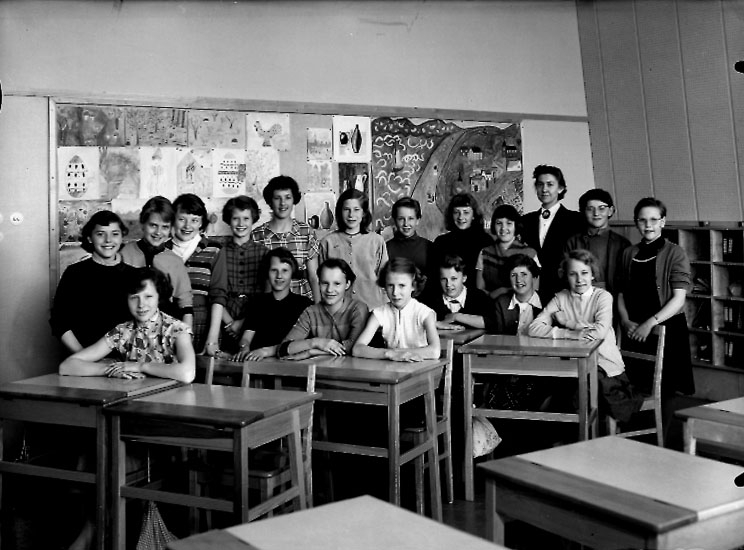 Sven Lindskog, Vasaskolan, classroom interior, 18 girls with teacher Mrs Margareta Berg. Class 6c, Room 17.