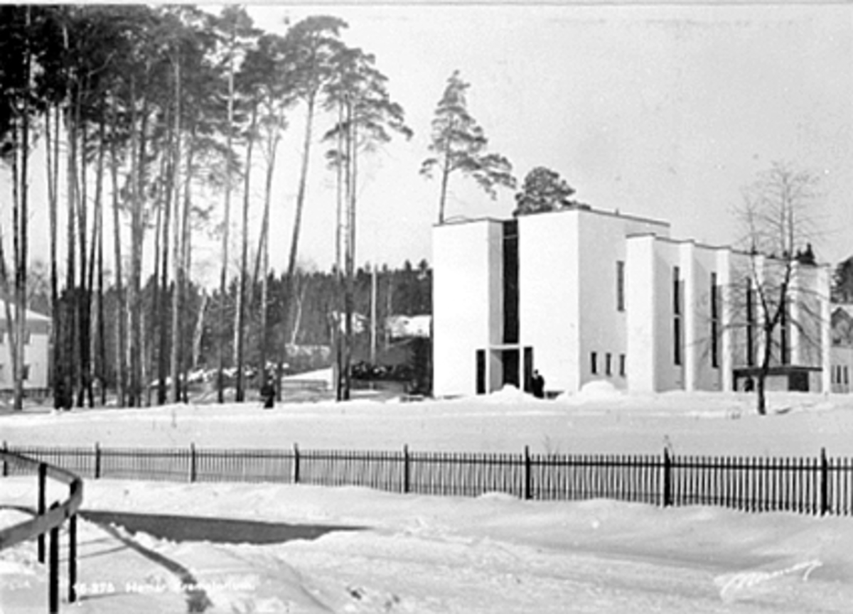 Anno Domkirkeodden, EKSTERIØR HAMAR KREMATORIUM, FRA SYD, VINTER Arkitekt Rolf Prag, 1936. Funksjonalisme.