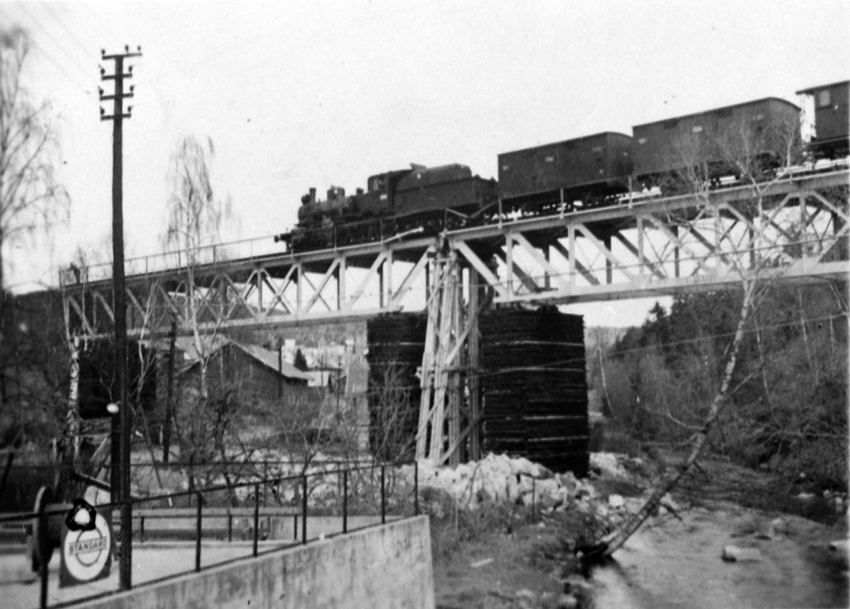 Anno Domkirkeodden, Jernbanebrua ved Moelv, provisorisk reparert etter angrepet den 19. april 1940.