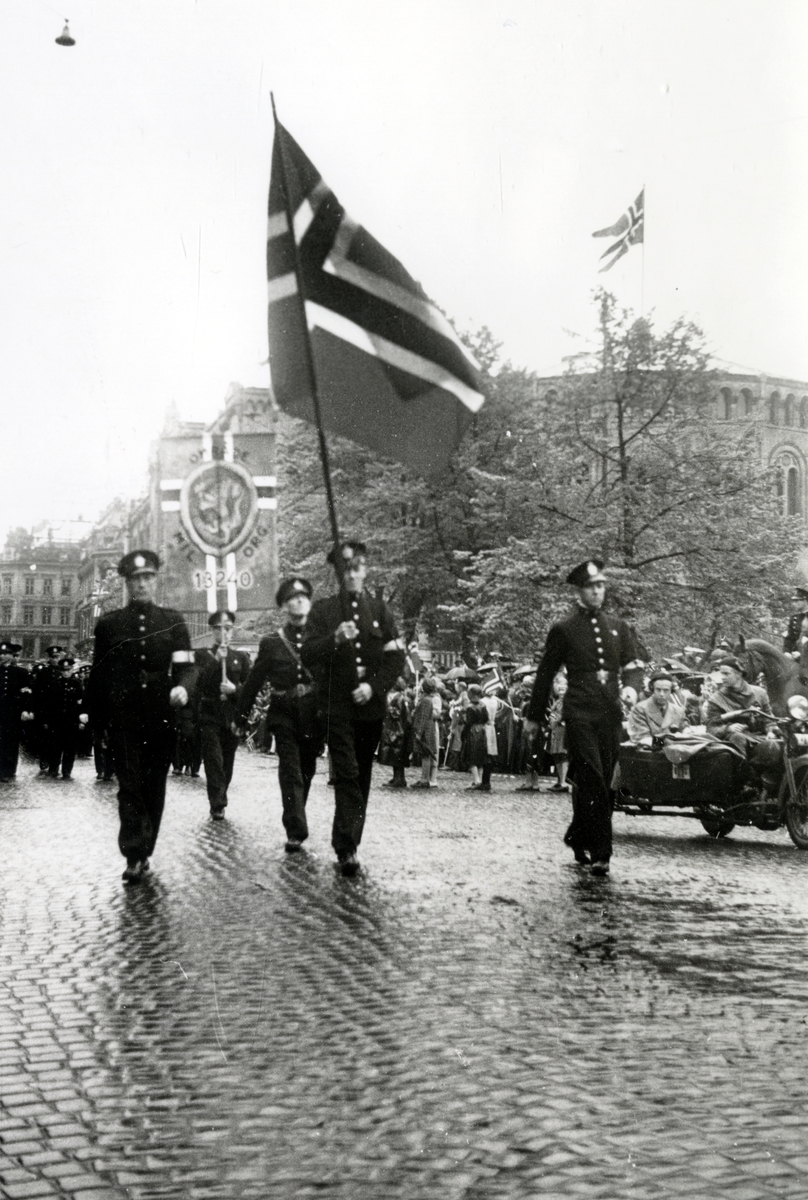 Anders Beer Wilse, Fra fredsdagene i 1945. Fra Borgertoget, her på Karl Johans gate.