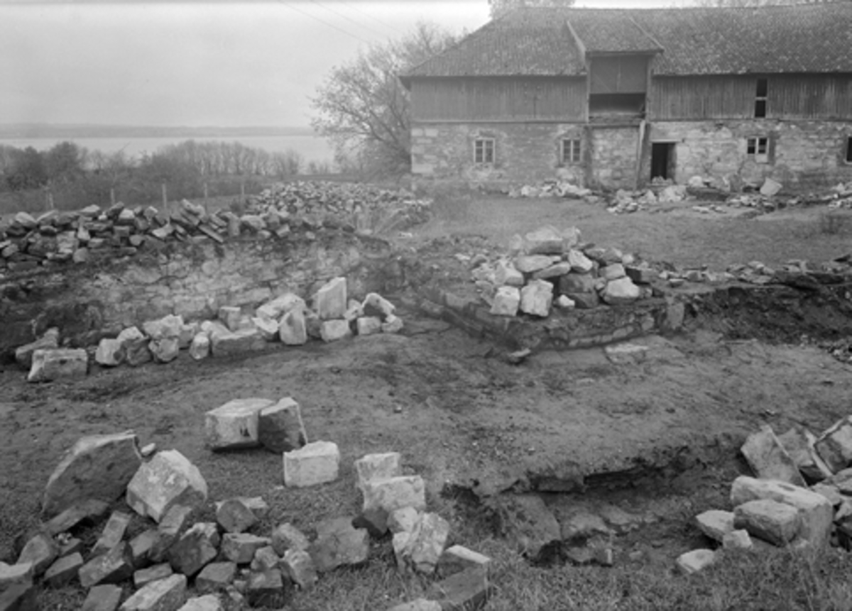 Anno Domkirkeodden, HAMAR BISPEGÅRD, HAMARKAUPANGEN, BORGGÅRDEN, STORHAMARLÅVEN, DOMKIRKEODDEN, ARKEOLOGI, GERHARD FISCHER, FOTO NORMANN, 13. 10. 1948, FOTO 29.