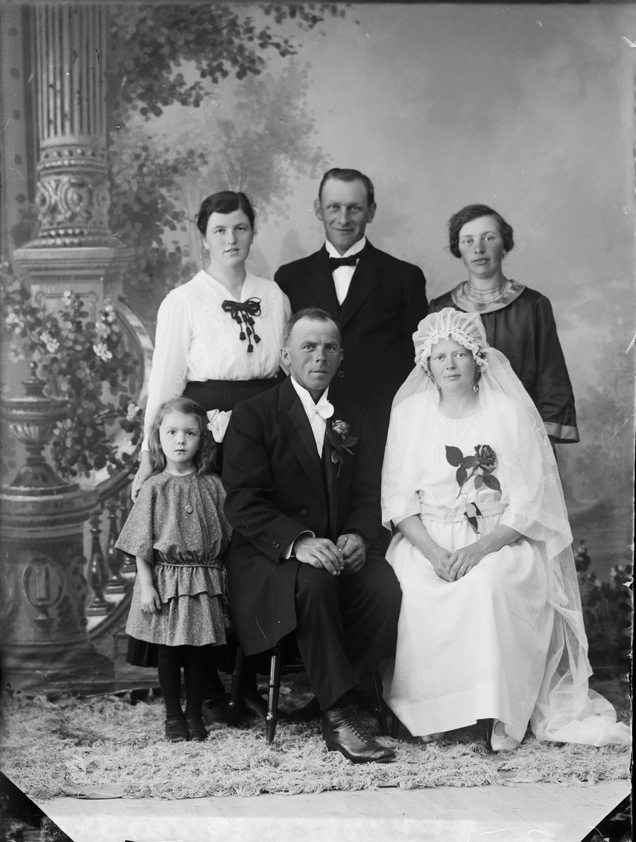 Skötsner-Edhlund, Brudparet Almlöf från Öregrund, Uppland