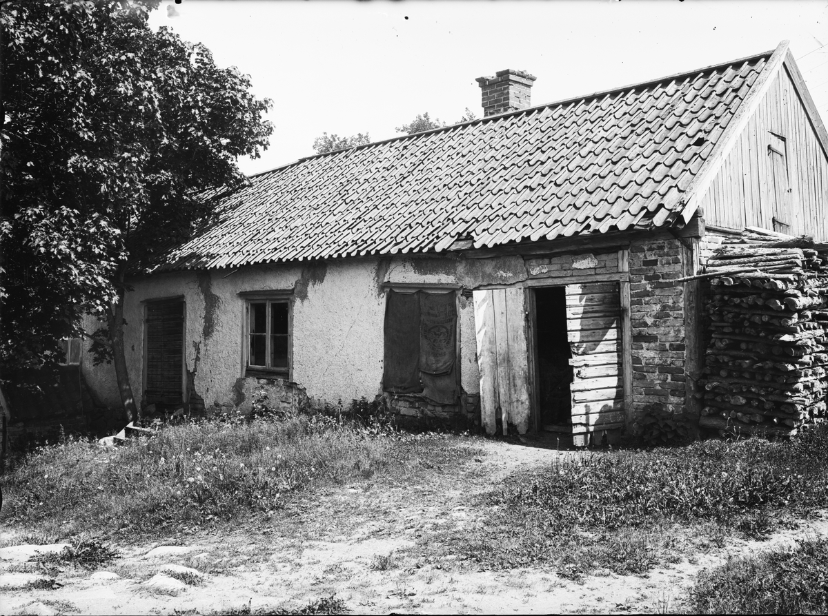 Paul Sandberg, Flygelbyggnad hos Nordlunds, Råby, Vaksala socken, Uppland sannolikt 1920-tal