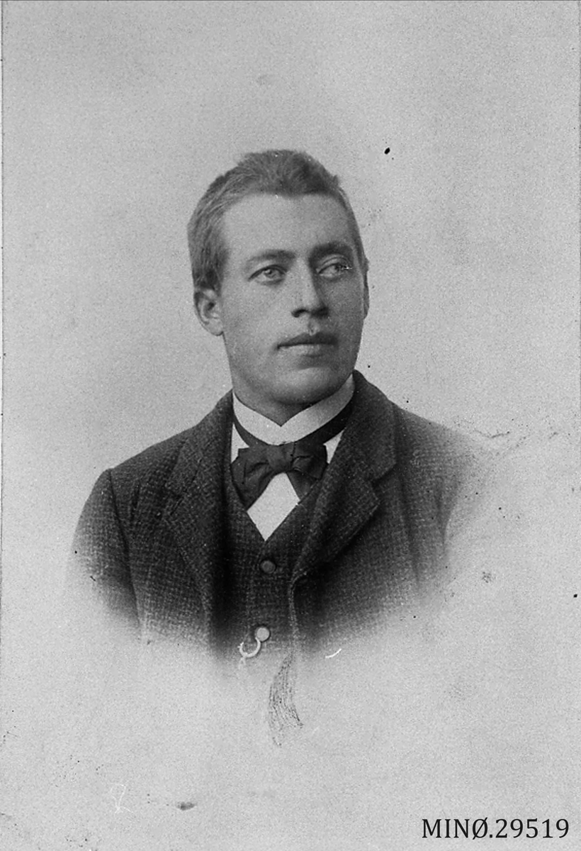 Henrik Augustinsson Stinessen, Portrett av mann