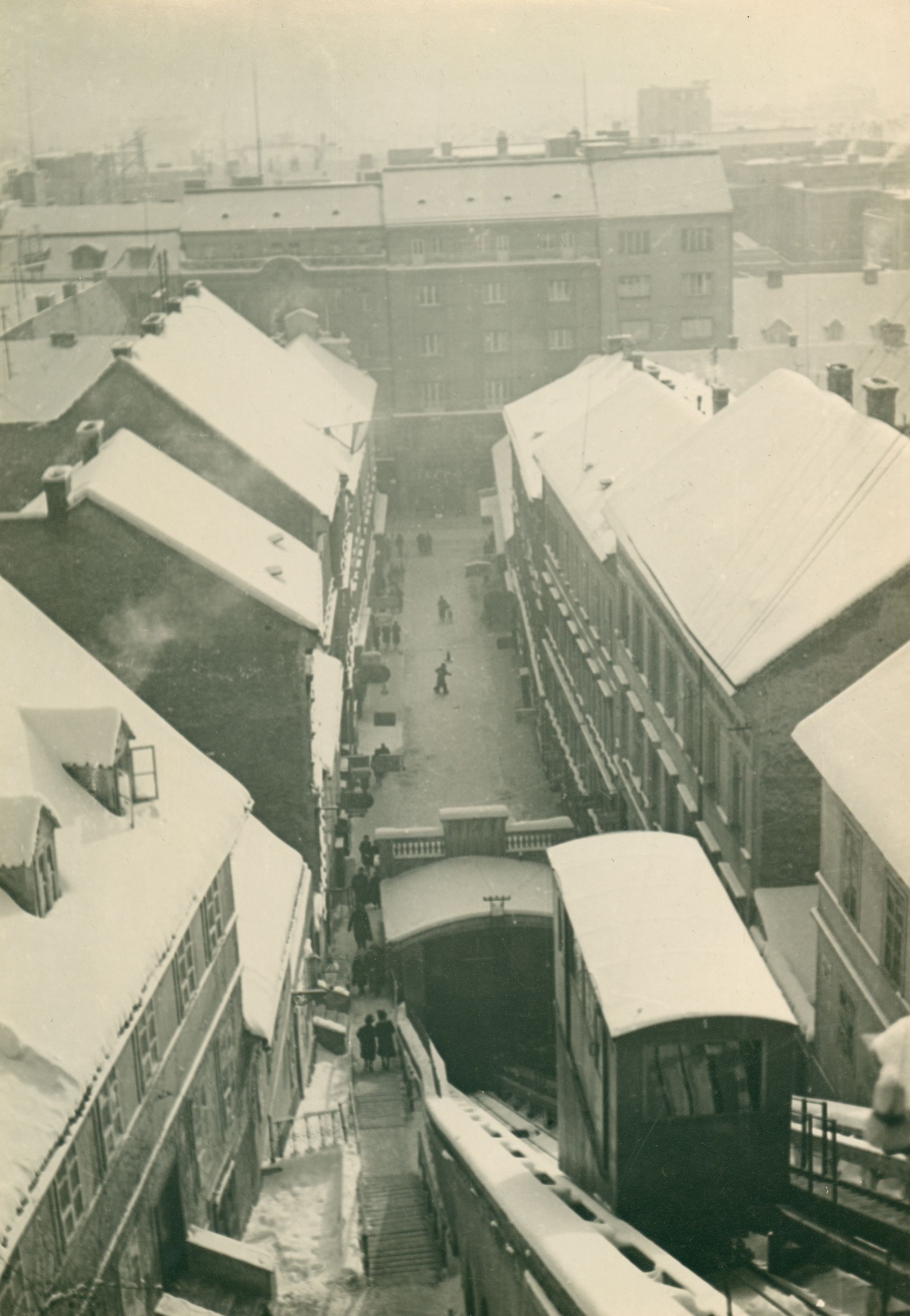 Vladimir Horvat, Zagreb - Tomićeva ulica (prije Bregovita)