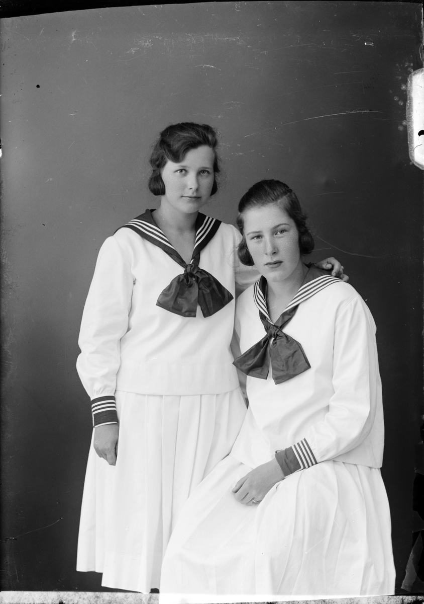Skötsner-Edhlund, Two Young Women, Östhammar, Uppland