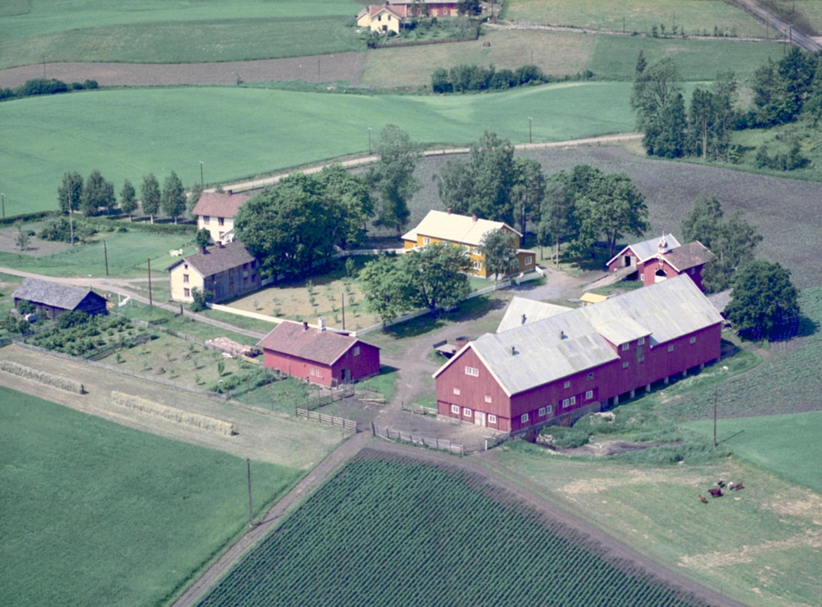 Widerøes Flyveselskap A/S, FLYFOTO NORDERHAUG GARD.