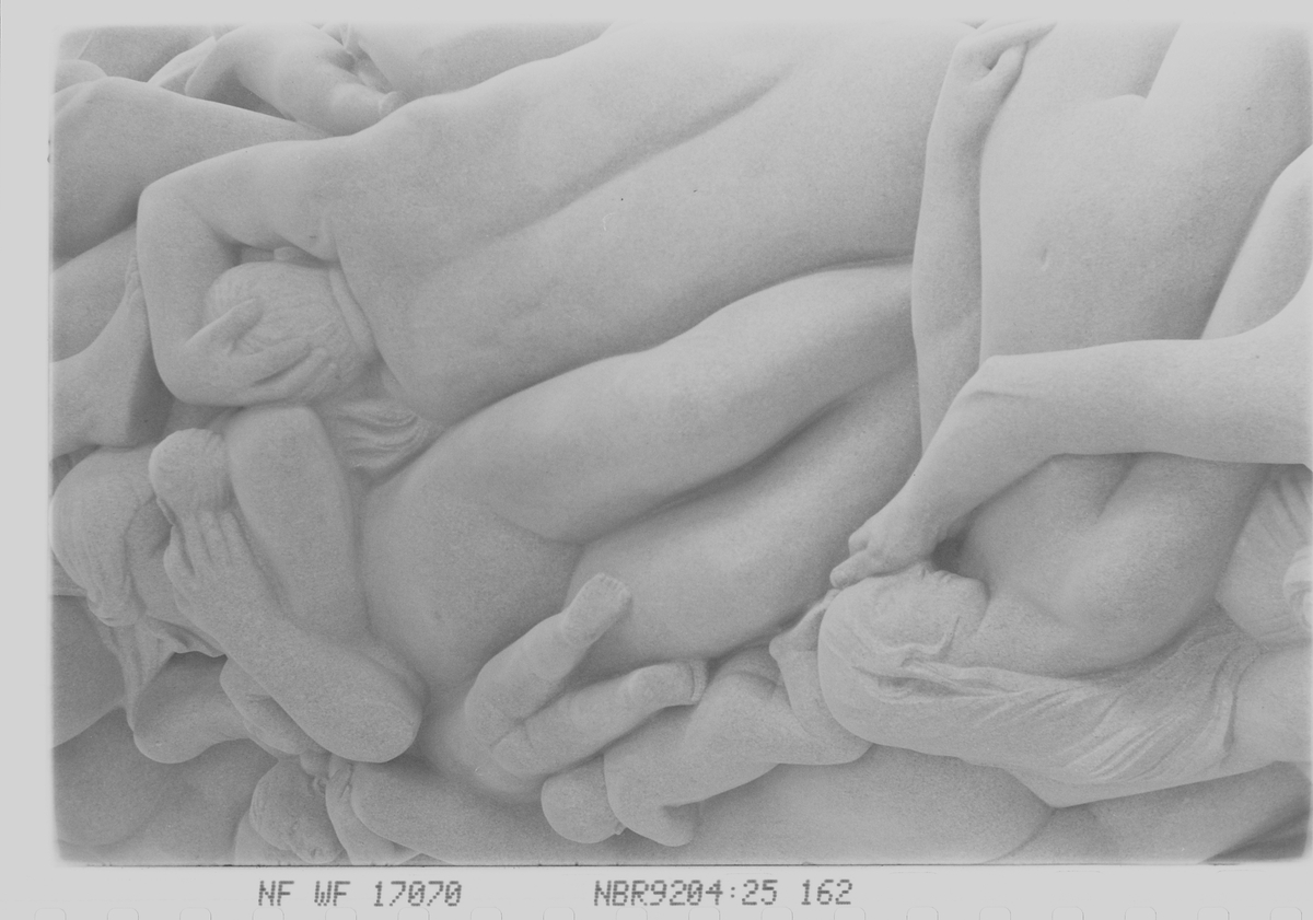 Anders Beer Wilse, Prot: Monolitten detalj