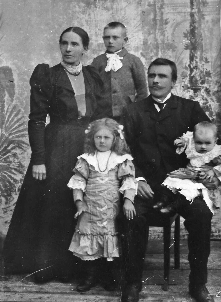 Jan Erik Øvergård, Familiebilde Lian