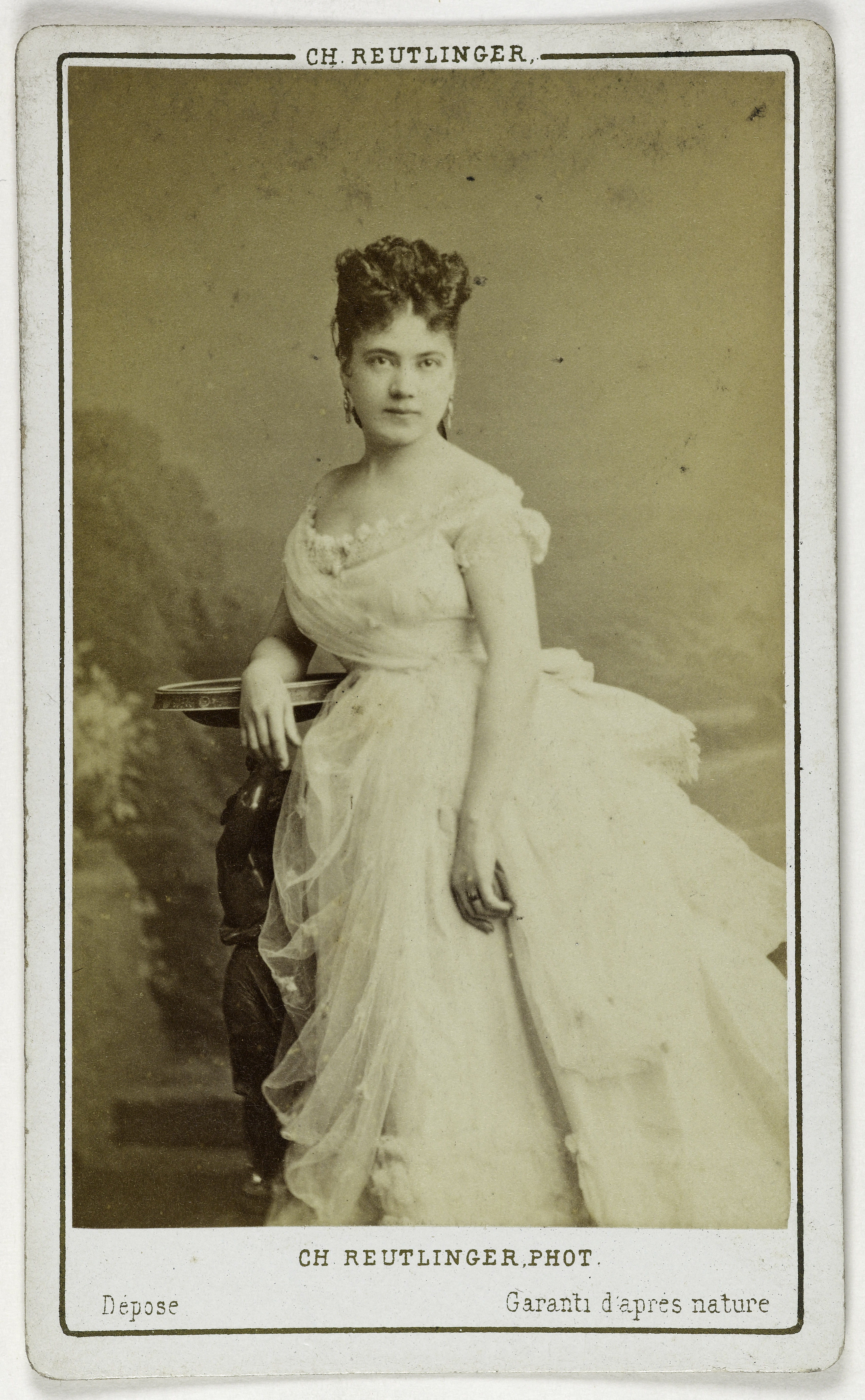 Charles Reutlinger, Portrait d'Emma Hausser, actrice au Théâtre de l'Athénée.
