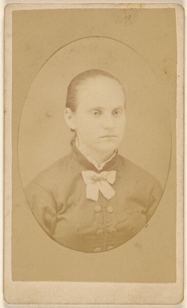 Unknown, [Unidentified woman with her hair pulled back, printed in quasi-oval style]