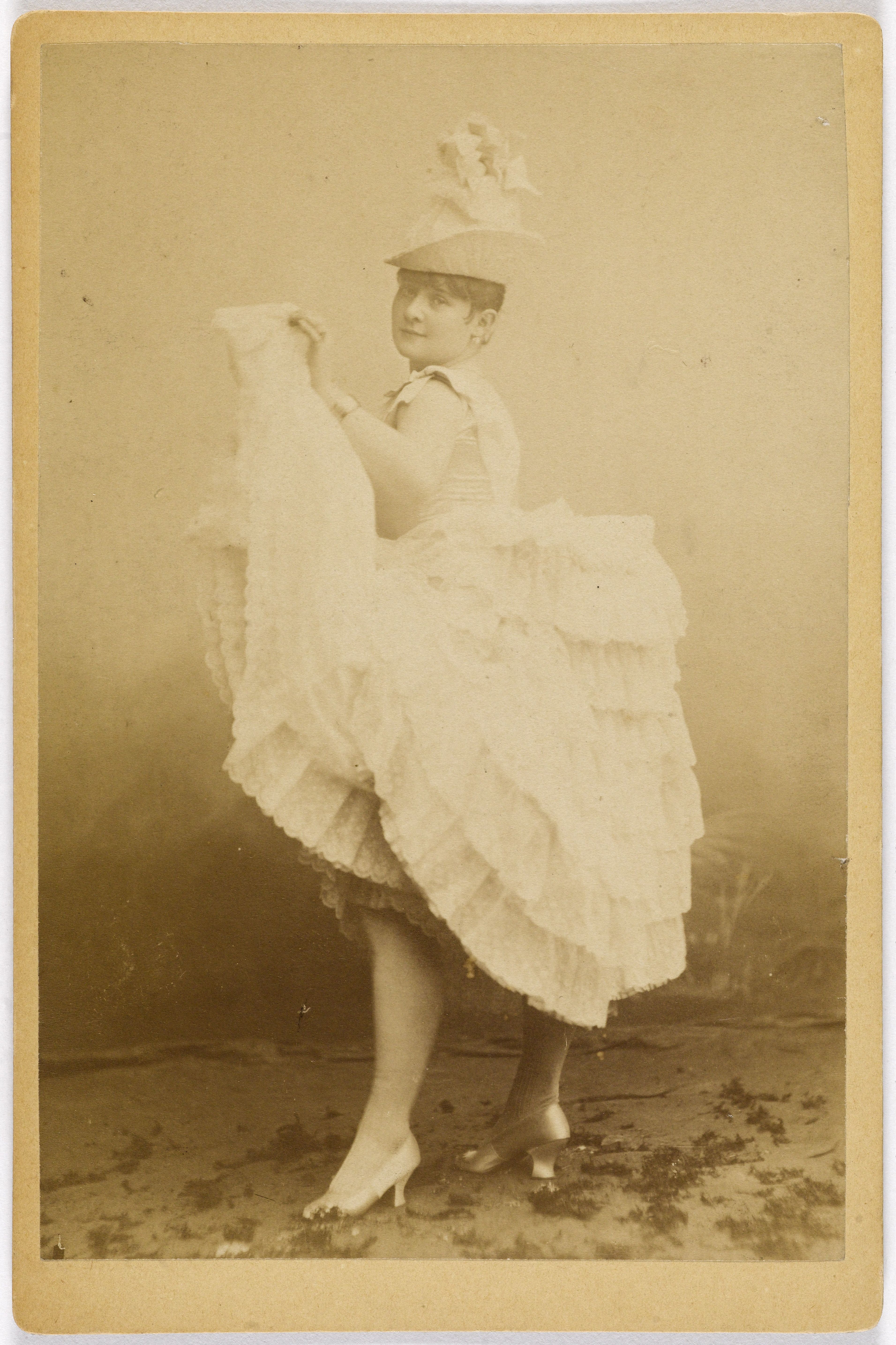 Anonyme, Portrait de Louise Weber (1866-1929) dite la Goulue en danseuse de french cancan.