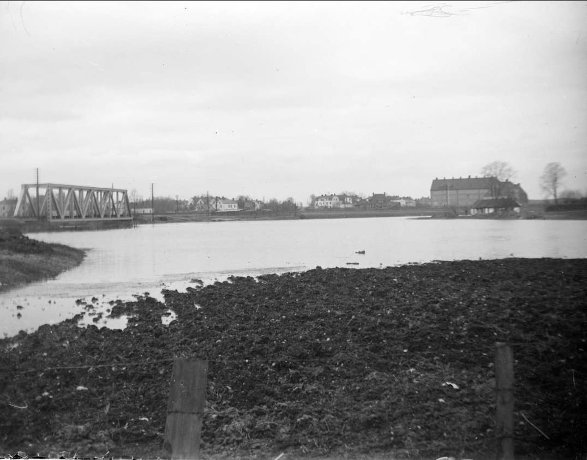 August Fredrik Schagerström, “Upsala. Fyrisån north of the Railway Bridge at Öfver”,“Svart” en, Uppsala May 1924