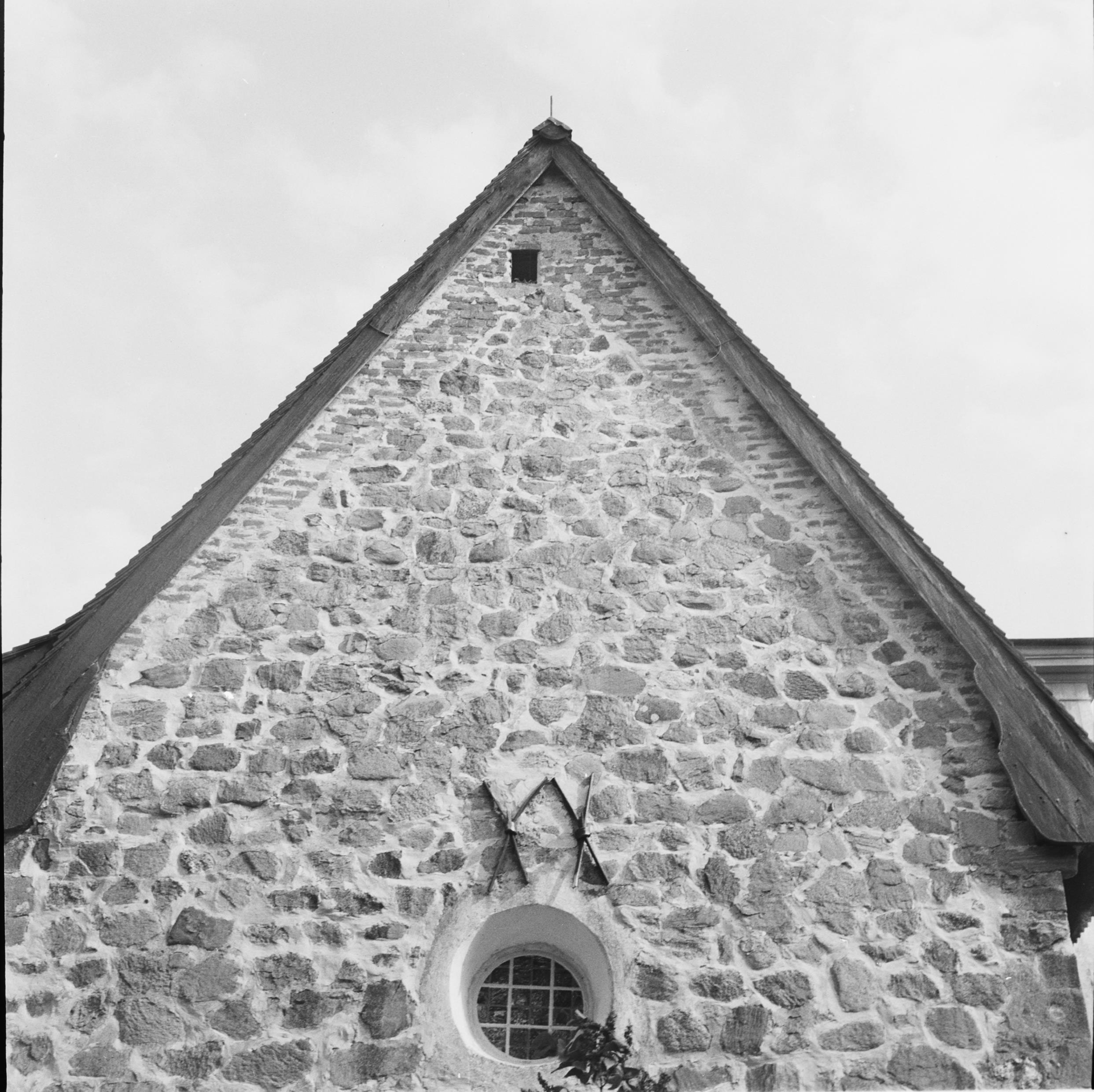 Nils Lagergren, Husby-Sjuhundra kyrka