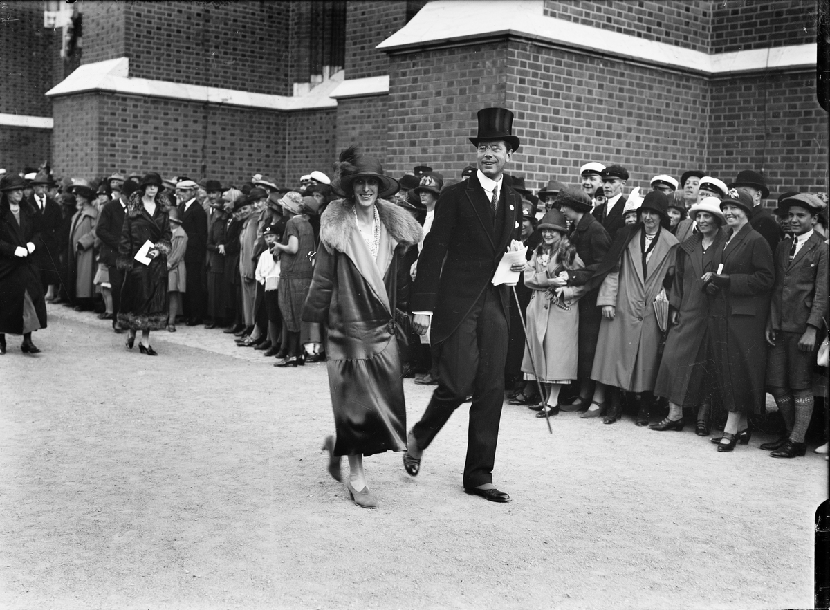 Paul Sandberg, The Crown Prince, Gustav Adolf and Louise at Uppsala Cathedral, before 1933