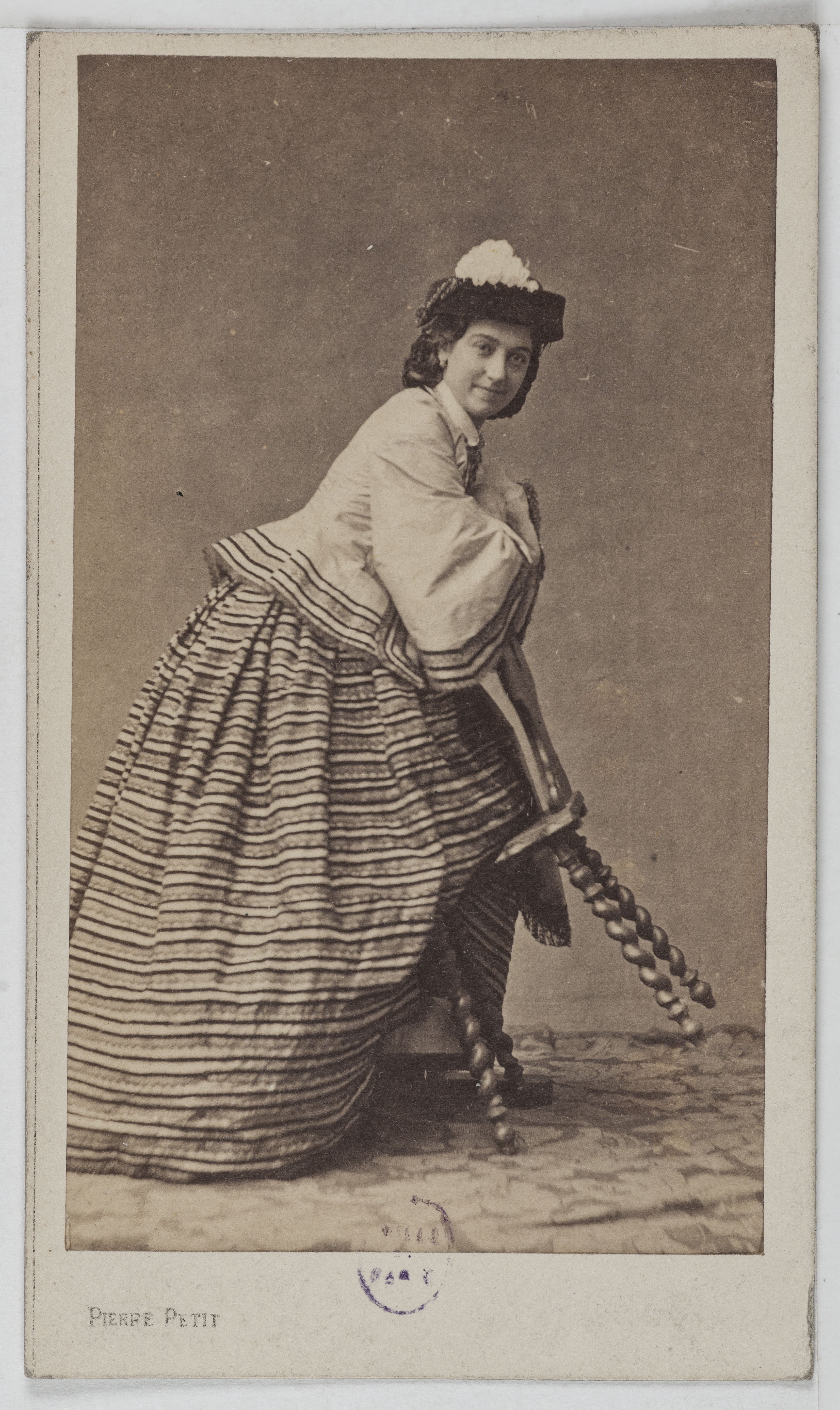 Pierre Petit, Portrait de Georgette Viguier, dite Georgette Olivier, actrice de théâtre entre 1857 et 1875.