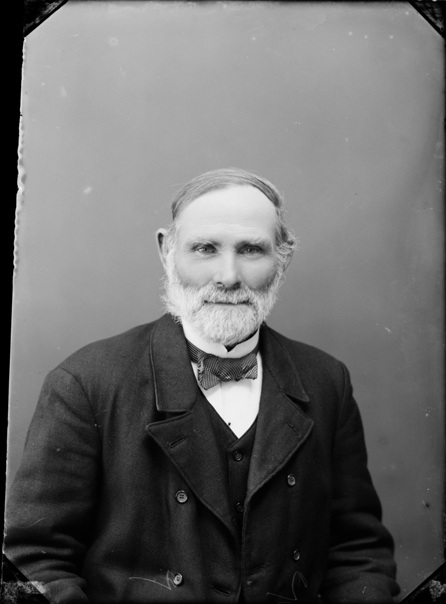Skötsner-Edhlund, Ateljéporträtt - Erik Eriksson från Tvärnö, Harg socken, Uppland