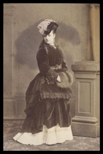 London Stereoscopic and Photographic Company, Guy Little Theatrical Photograph