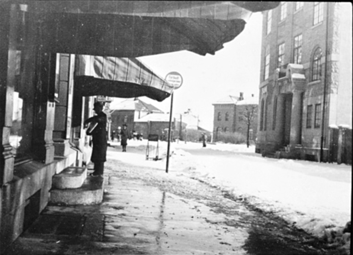 Anno Domkirkeodden, TORGGT. , VANGS SPAREBANK, JERNBANEPLASSEN, HAMAR STASJON, VINTER