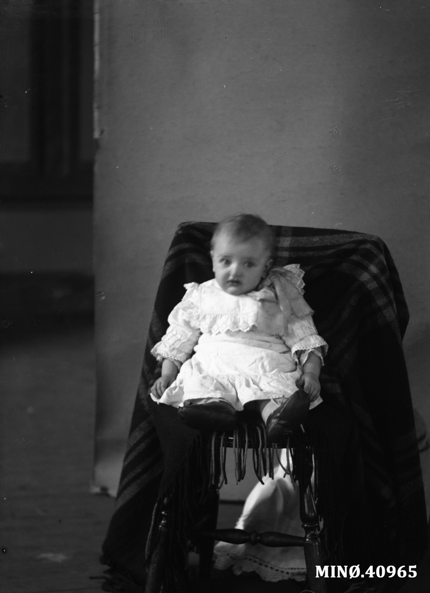 Oscar Holte, Portrett av et lite barn - Otto Tørhaug (30.1.1908-30.7.1940)