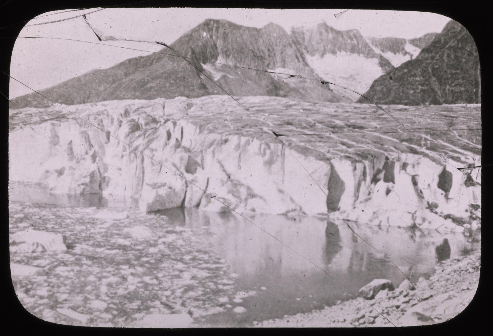 Desconegut, Alpes. Lago con barrera de hielo glaciar Vda. L. Soler Pujol