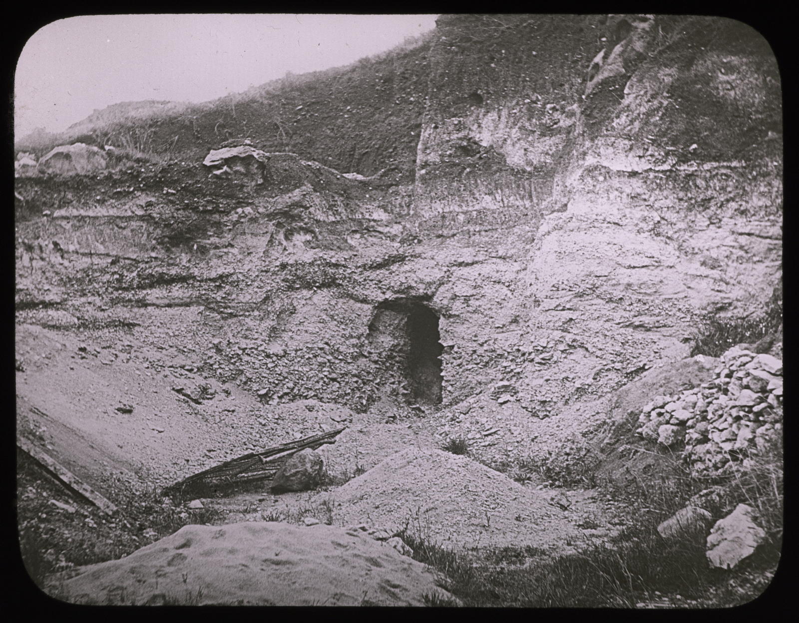 Desconegut, Contact de l’ oligocene et du diluvium. Pierrefitte Les Fils d’ Émile Deyrolle