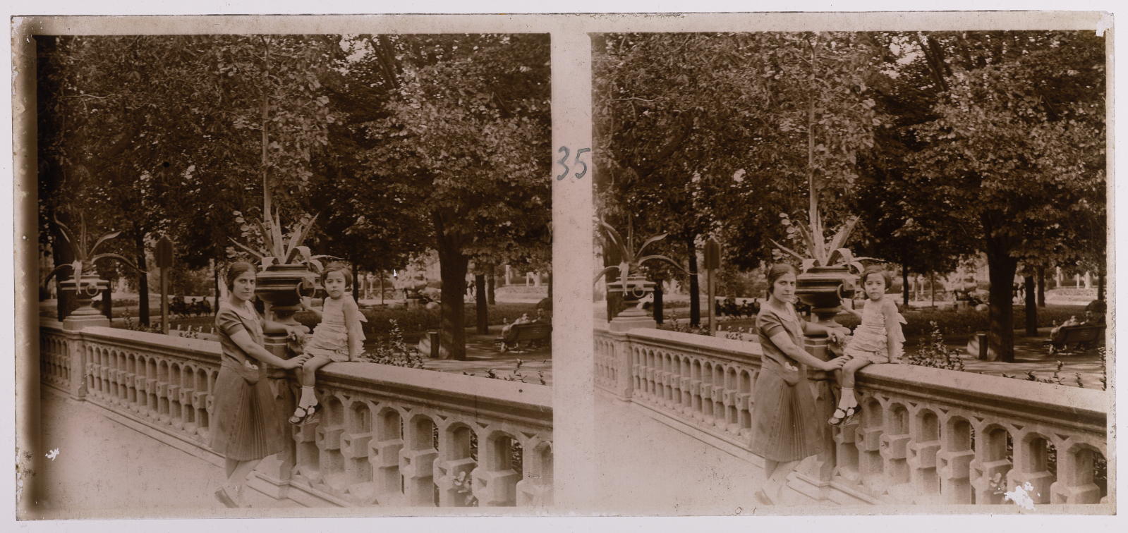 Desconegut, [Girl standing and girl sitting on a railing]