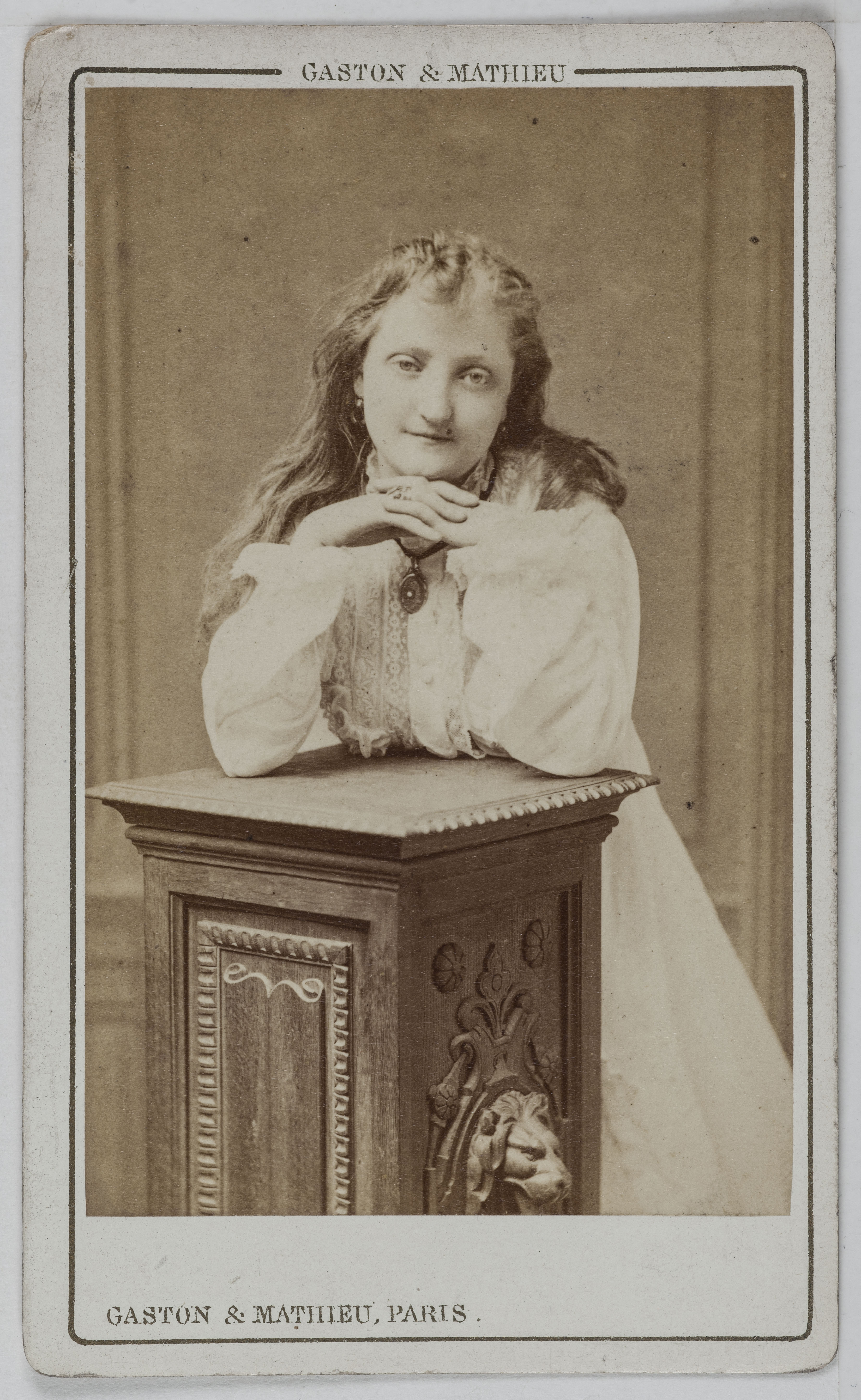 Mathieu & Cie Gaston, Portrait de Nana, danseuse de bals publics.