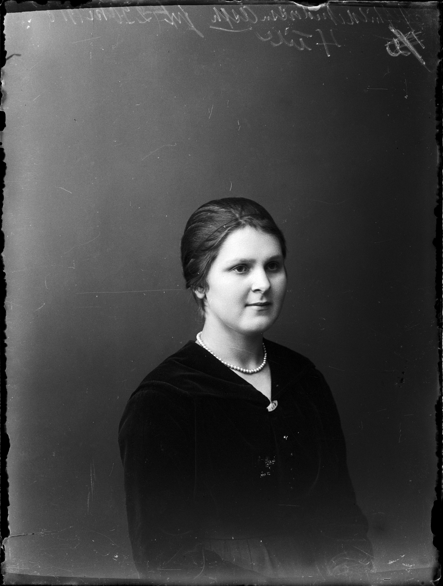 Skötsner-Edhlund, Alfhild Andersson från Östhammar, Uppland 1918