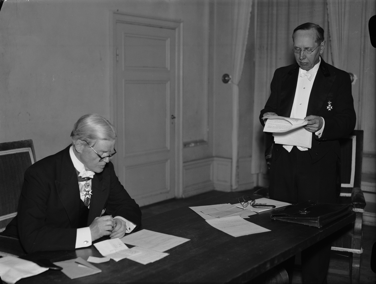 Paul Sandberg, “Gustav Adolfsakademien celebrated his tenth anniversary” - the Presidium of the Feast, the Council of State, K G Westman and Professor Jöran Sahlgren, the Student Nation of the Värmland, Uppsala November 1942