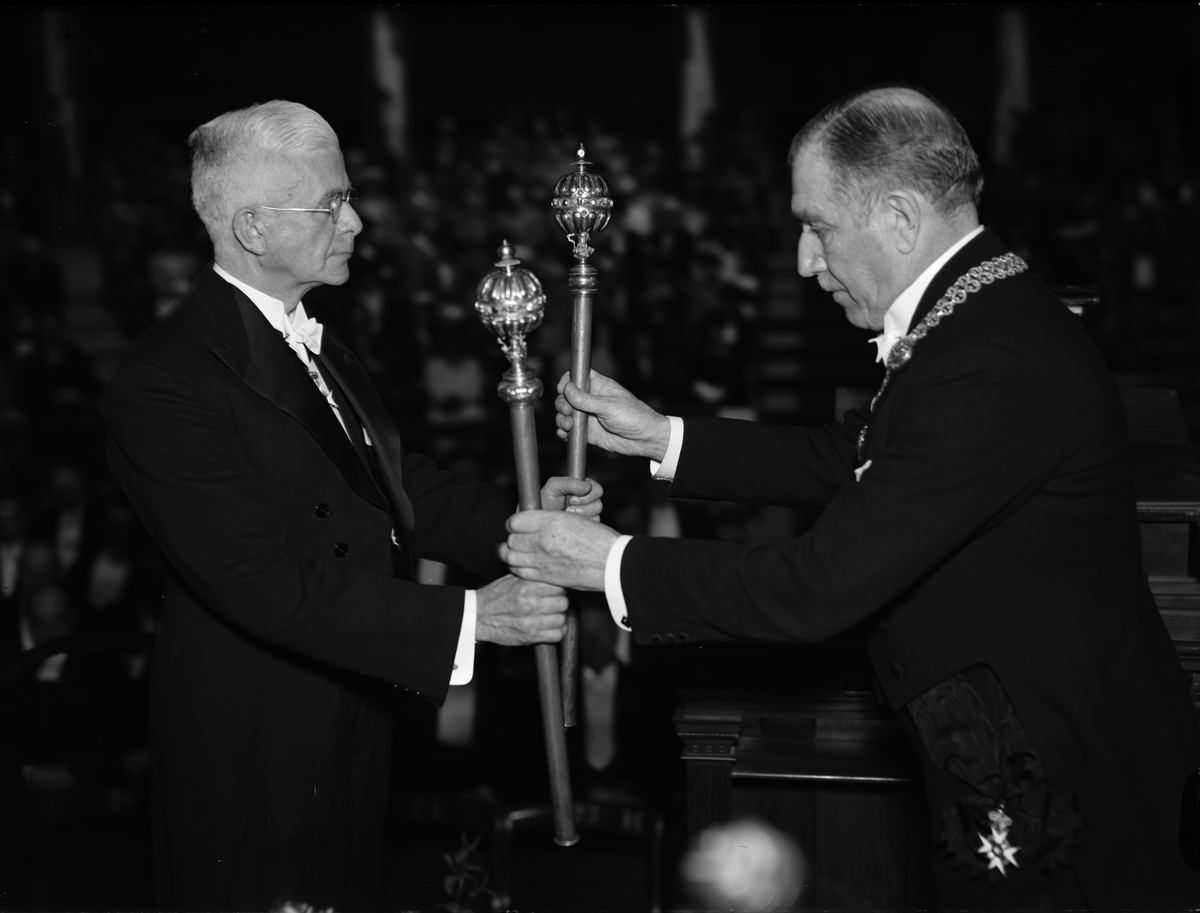 Paul Sandberg, The outgoing Principal Thore Engströmer hands the two silver spire of Uppsala University to his successor Professor Nils von Hofsten at the Rector’s Installation, Uppsala 1943