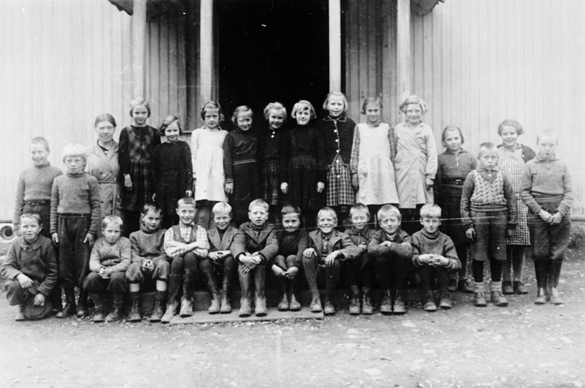 Anno Domkirkeodden, Elever fra andre og tredje klasse på Klokkerhagen skole, Brøttum, Ringsaker.