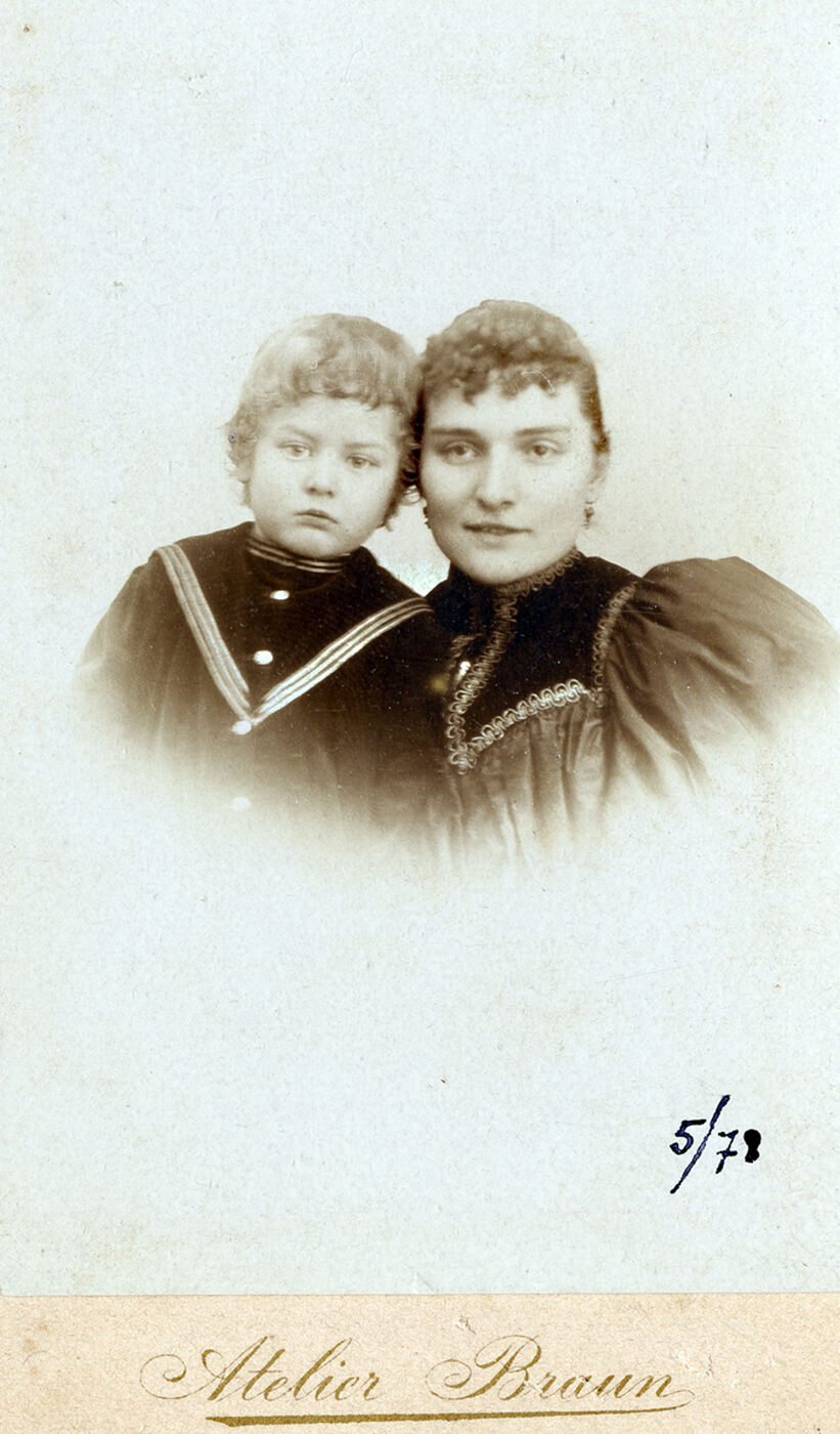 K. Braunas, Moters su dukrele portretas