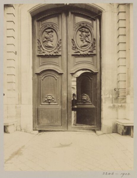 Atget, Jean-Eugène-Auguste, Doorway, rue de l'Orangerie, Versailles, France