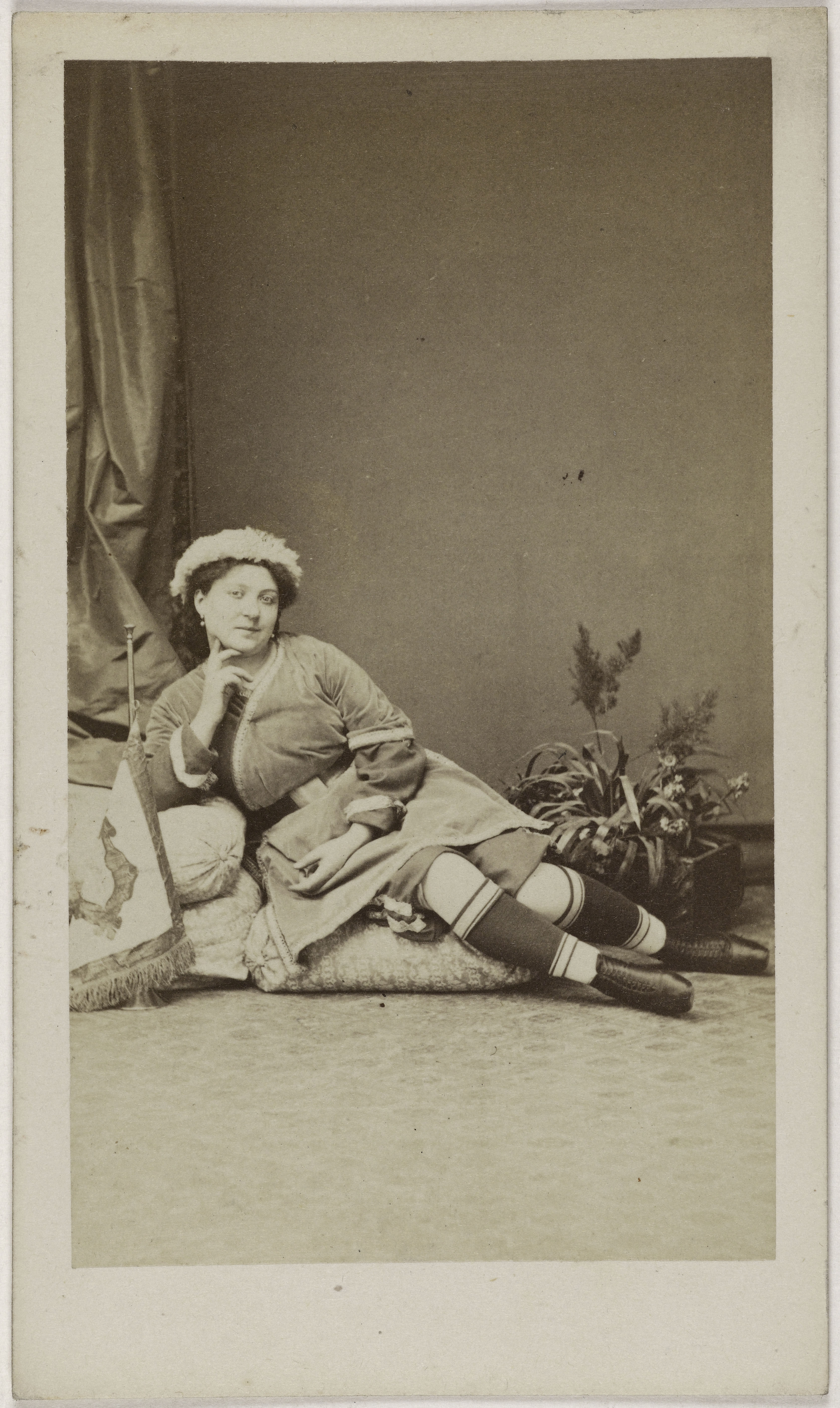 Ulric Grob, Portrait de Debar (danseuse? aux Bouffes)