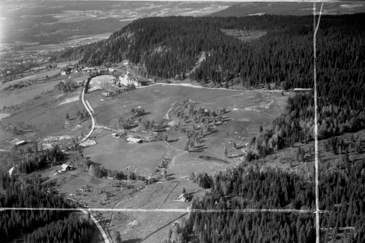 Anno Domkirkeodden, Flyfoto av Høsbjør turisthotell, Furnes, Ringsaker.