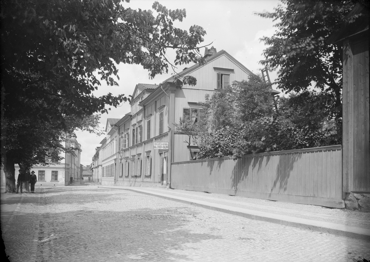 Henri Osti's Fotografiateliér, Bebyggelse i kvarteret Klostret, Östra Ågatan 11, Uppsala före 1914