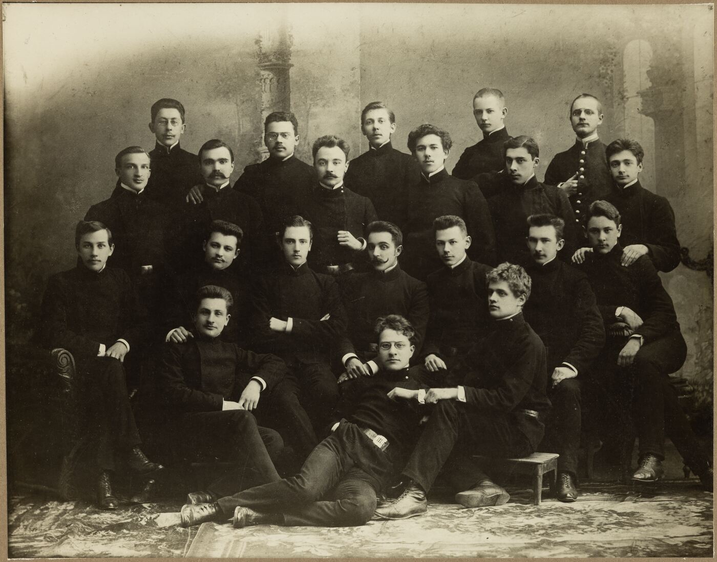Nežinomas fotografas, Šiaulių berniukų gimnazijos auklėtiniai apie 1905 metus