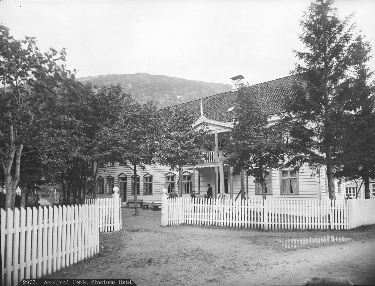 Axel Lindahl, Prot: Sønfjord Førde Sivertsens Hotel