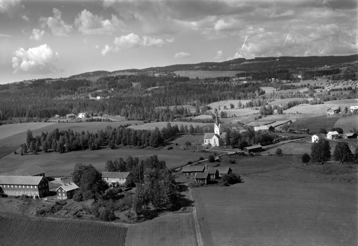 Widerøes Flyveselskap A/S, Flyfoto av Flisaker gard, Veldre kirke, Ringsaker.