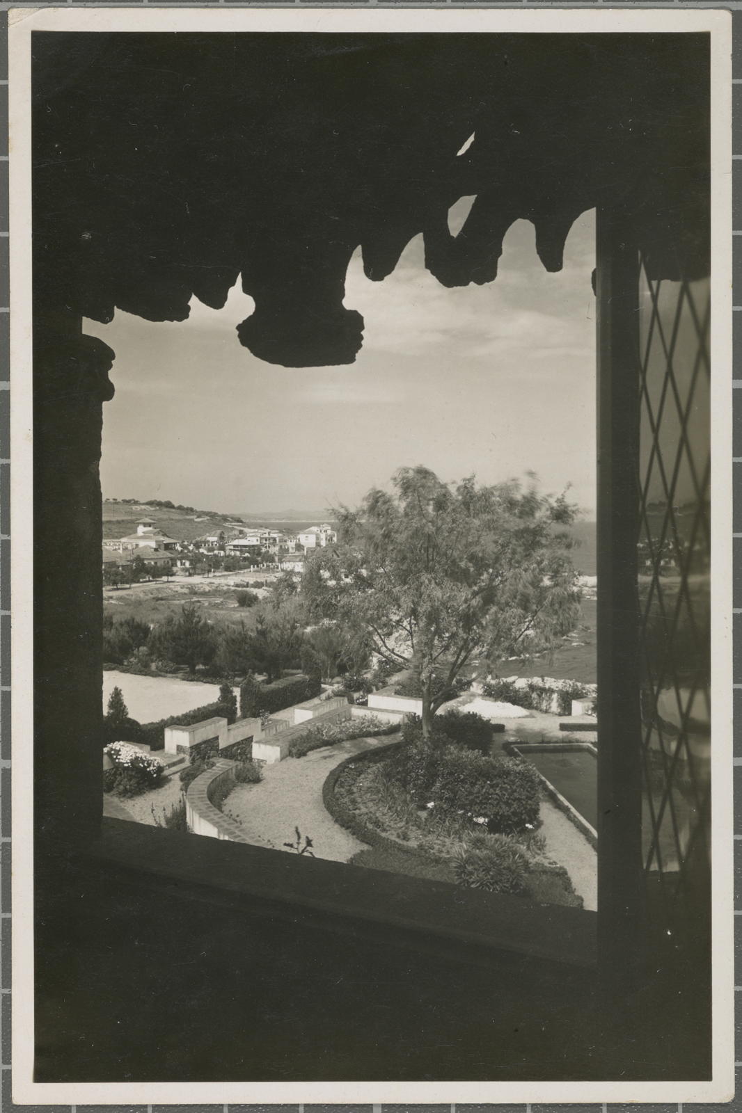 Desconegut, [Hostal La Gaviota. She Garbed]